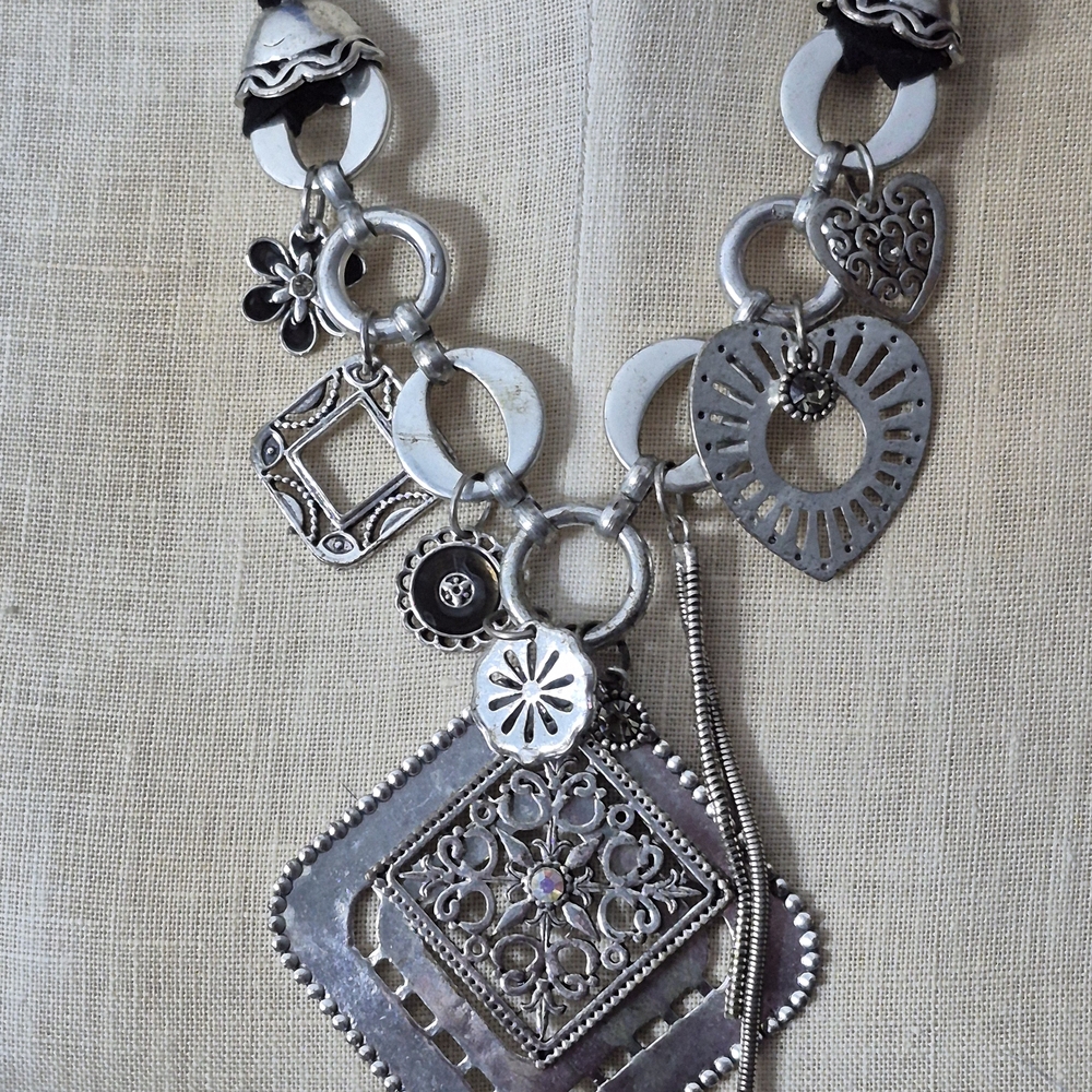 Chic Silver Pendant Necklace